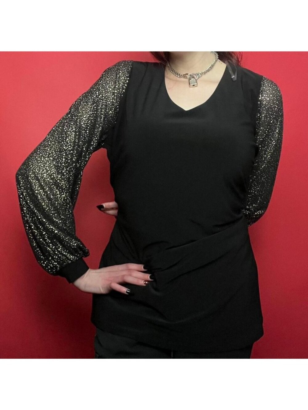 Laura / flowey black long sleeve top with gold sparkle accenting 💛🖤